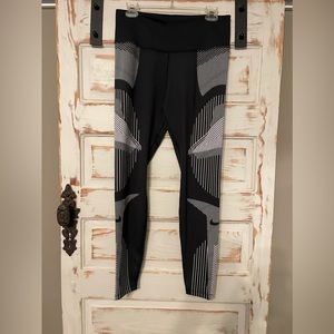 Nike Dri-FIT Dry Power Training tights Women’s Size Large AQ0313-010
